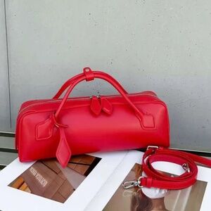 Red leather handbag with detachable strap #luxury #leather Alaïa inspired design